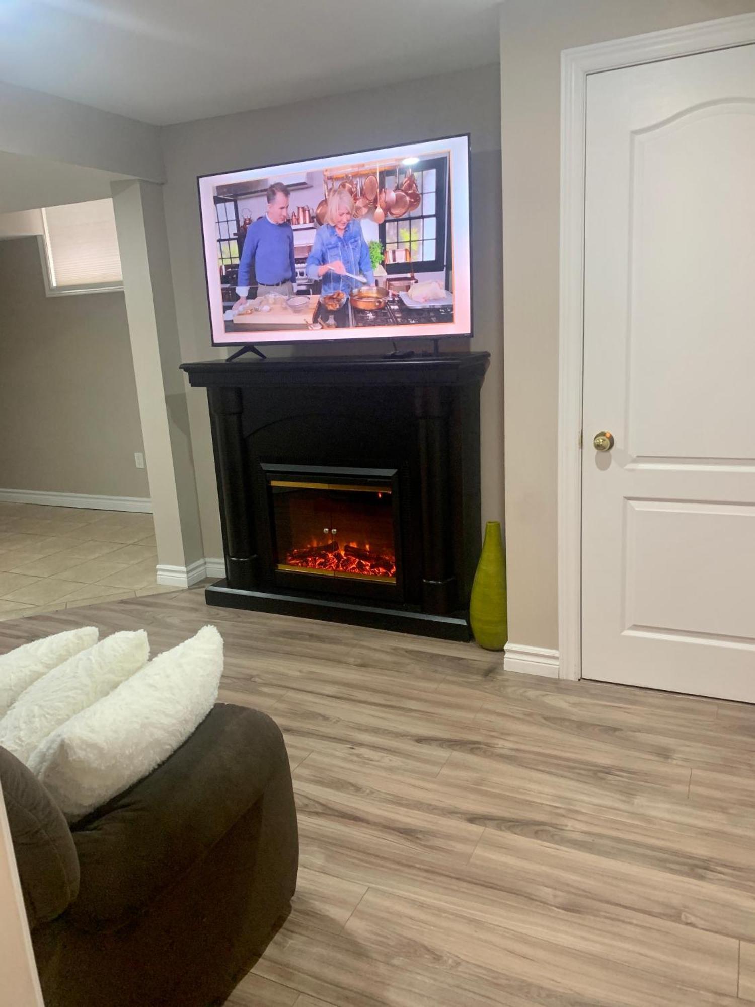 1 Room In A Cozy And Beautiful Basement Guelph Eksteriør bilde