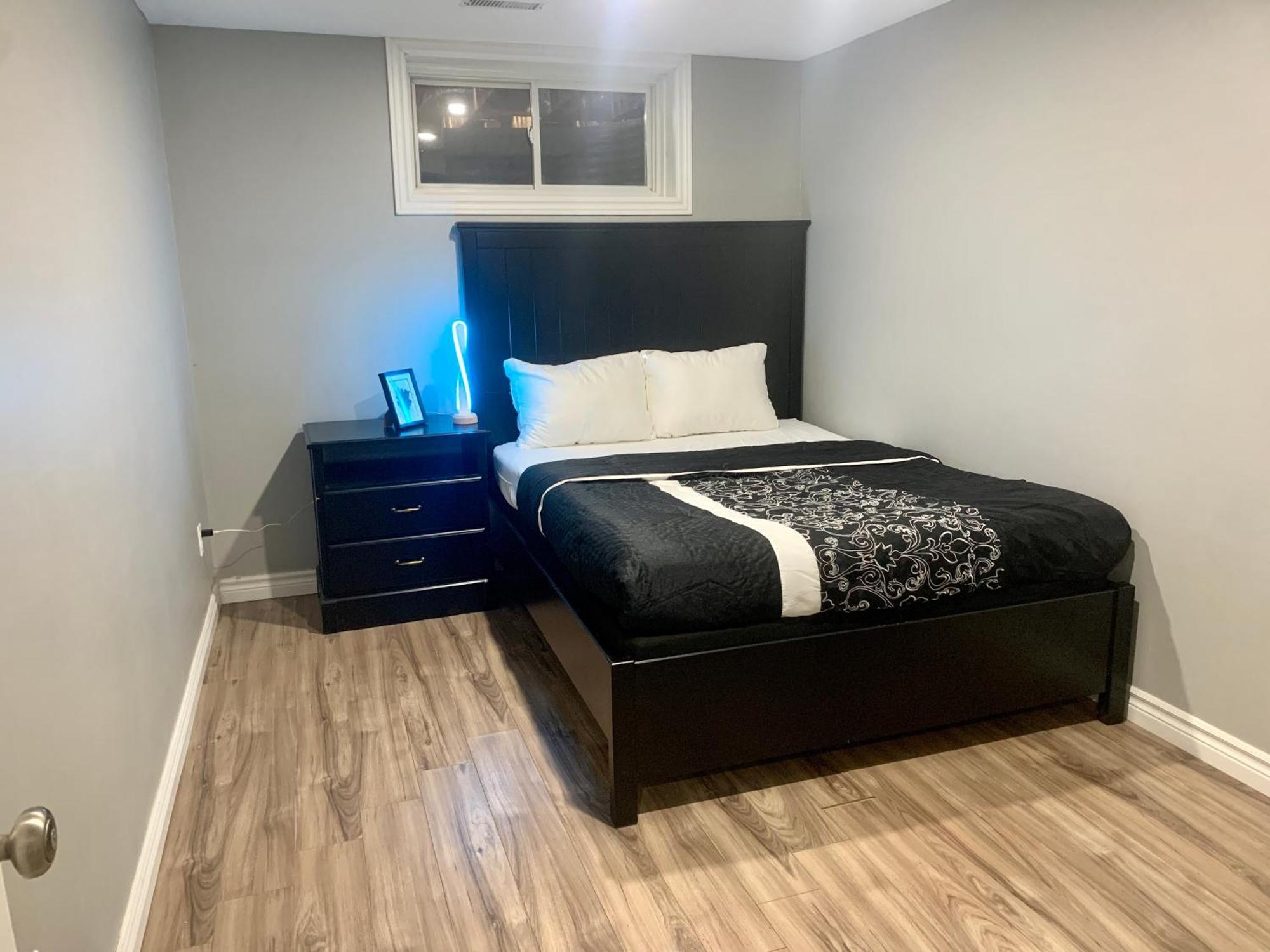 1 Room In A Cozy And Beautiful Basement Guelph Eksteriør bilde