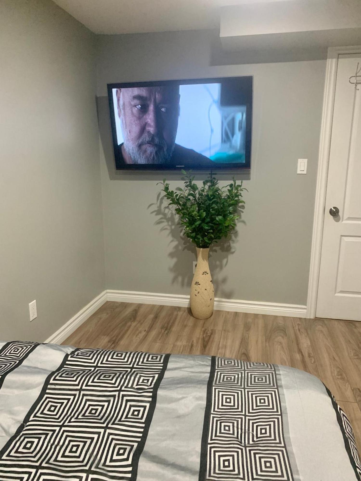 1 Room In A Cozy And Beautiful Basement Guelph Eksteriør bilde