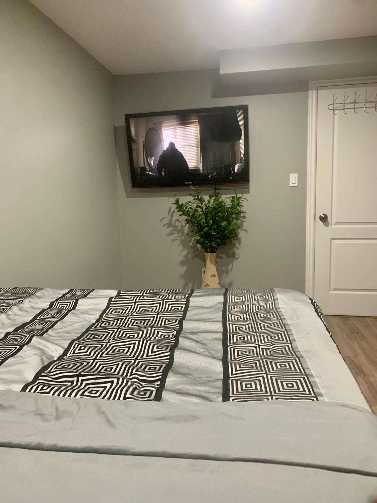 1 Room In A Cozy And Beautiful Basement Guelph Eksteriør bilde